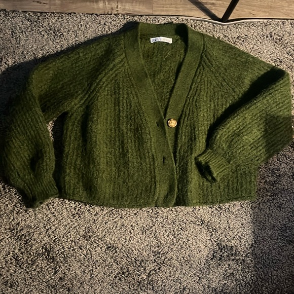 Barely worn fuzzy Zara button up cardigan retro style crop with large buttons - Picture 1 of 4